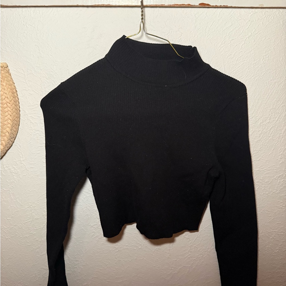 H&M Black Turtleneck Cropped Sweatshirt